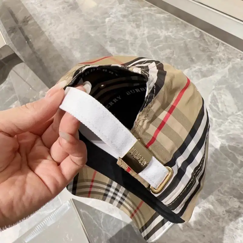 Burberry cap (60)